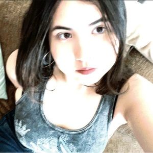 Meet your Posher, Dahlia